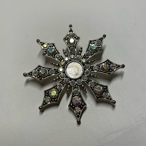Snowflake pin